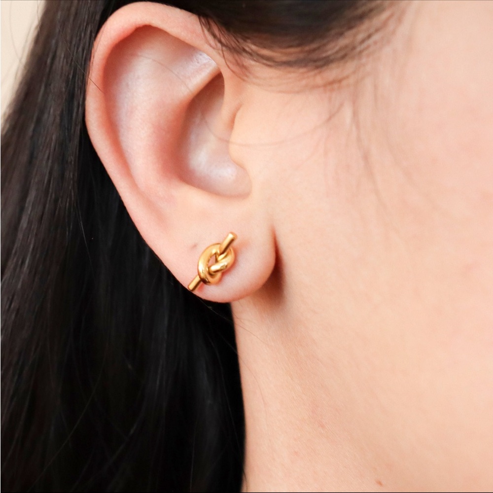 Elegant Gold Knot Earrings